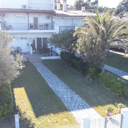 Kapa Maisonette - Beachfront, 3 Min Walk To Mamalouka Appartement