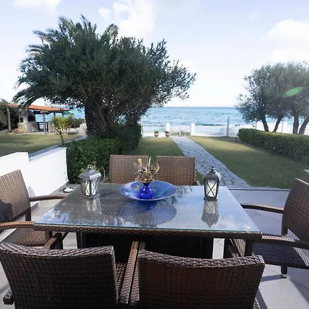 Kapa Maisonette - Beachfront, 3 Min Walk To Mamalouka *