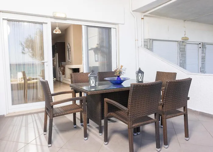 Kapa Maisonette - Beachfront, 3 Min Walk To Mamalouka *