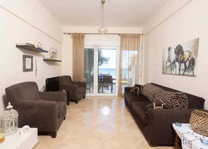 Kapa Maisonette - Beachfront, 3 Min Walk To Mamalouka Appartement