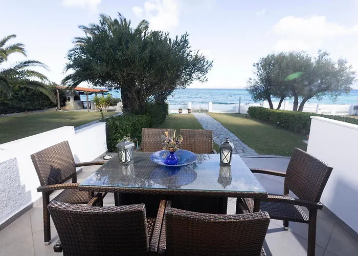 Kapa Maisonette - Beachfront, 3 Min Walk To Mamalouka *