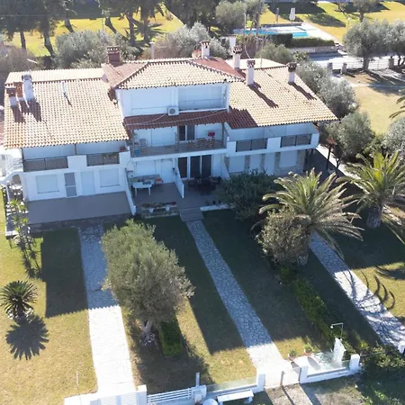 Kapa Maisonette - Beachfront, 3 Min Walk To Mamalouka Апартаменты Ханиоти