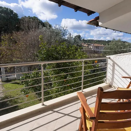 Apartment Kapa Maisonette - Beachfront, 3 Min Walk To Mamalouka