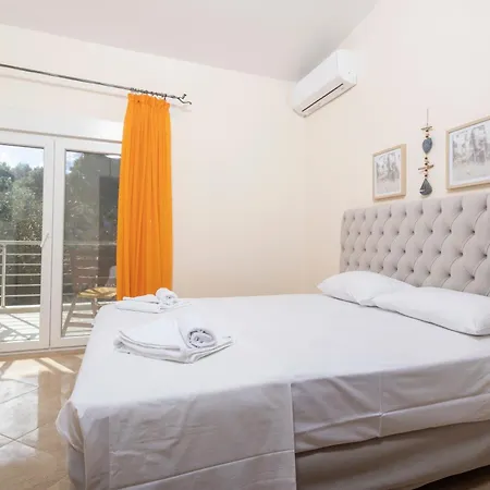 Kapa Maisonette - Beachfront, 3 Min Walk To Mamalouka Апартаменты