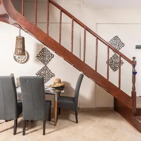 Apartment Kapa Maisonette - Beachfront, 3 Min Walk To Mamalouka *