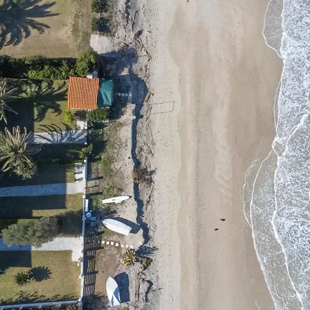 Апартаменты Kapa Maisonette - Beachfront, 3 Min Walk To Mamalouka *